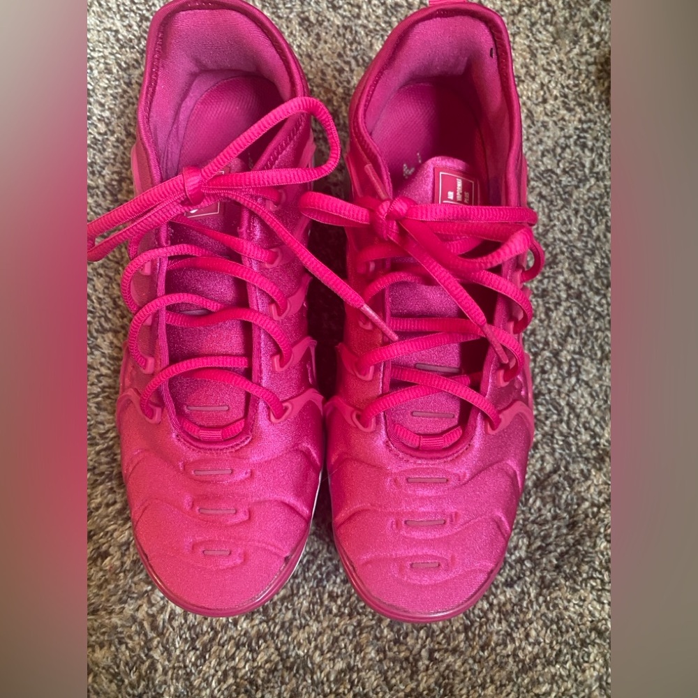 NIKE VAPORMAX PLUS-FUSHIA 8.5